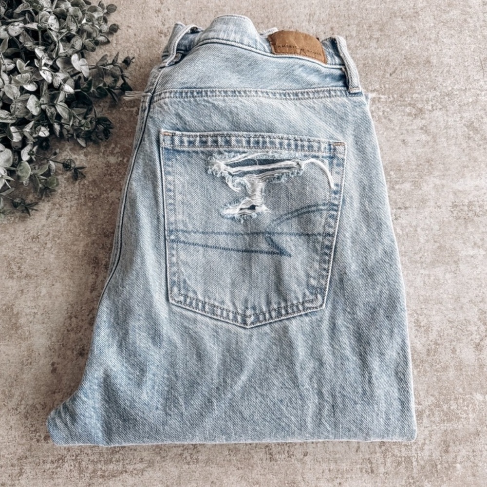 American Eagle Light Wash Highest Rise 90s Boyfriend Jeans Size 2